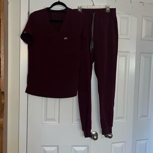 Burgendy figs scrub set